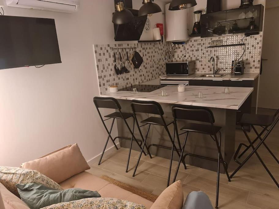 "Linda'S Guest House" Beach House With Private Patio & Hot Tub, 3 Min From The Beach Кошта-да-Капарика Экстерьер фото