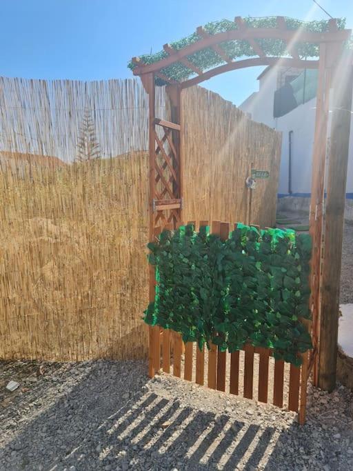 "Linda'S Guest House" Beach House With Private Patio & Hot Tub, 3 Min From The Beach Кошта-да-Капарика Экстерьер фото