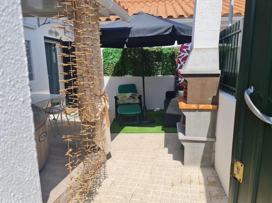 "Linda'S Guest House" Beach House With Private Patio & Hot Tub, 3 Min From The Beach Кошта-да-Капарика Экстерьер фото