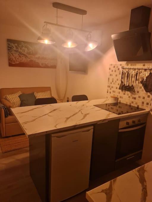 "Linda'S Guest House" Beach House With Private Patio & Hot Tub, 3 Min From The Beach Кошта-да-Капарика Экстерьер фото