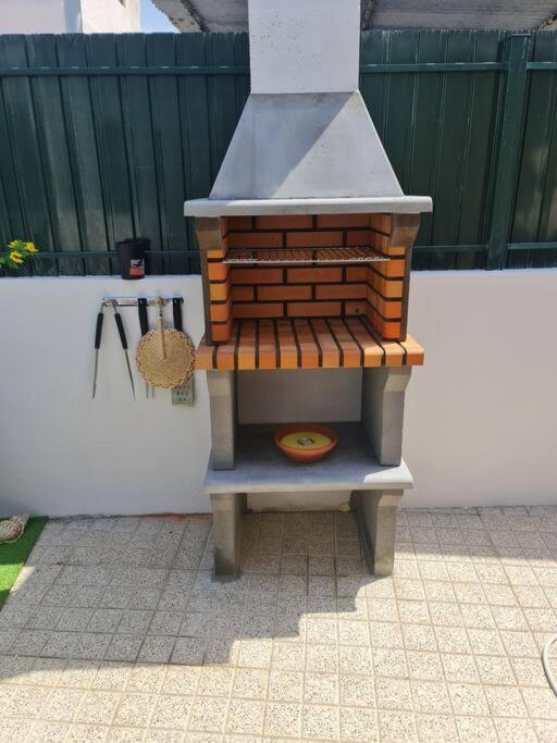 "Linda'S Guest House" Beach House With Private Patio & Hot Tub, 3 Min From The Beach Кошта-да-Капарика Экстерьер фото